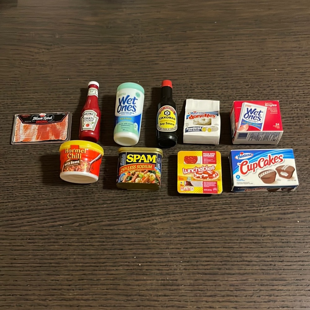 10 pack of new condition mini brands!